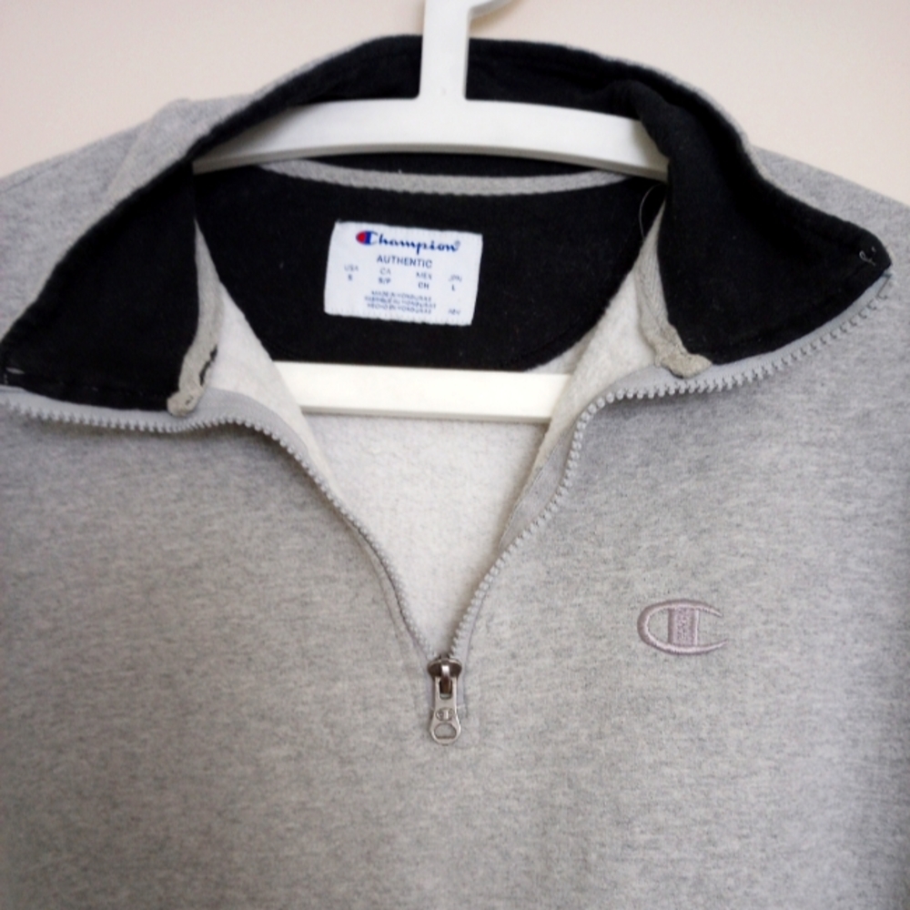 Women's size small champion pullover 1/4 zipper.